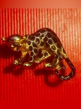 Vintage 1980s Screaming Spotted Cheetah Gold Tone Metal Statement Brooch